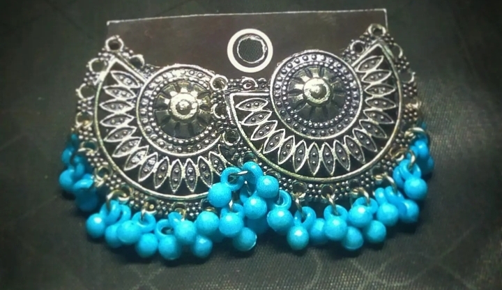 Silver polic Earring