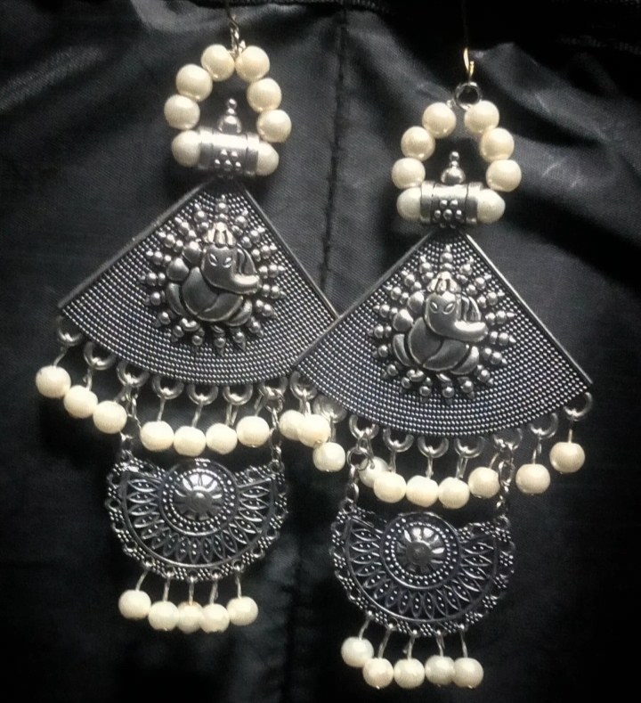 Silver polic Earring 